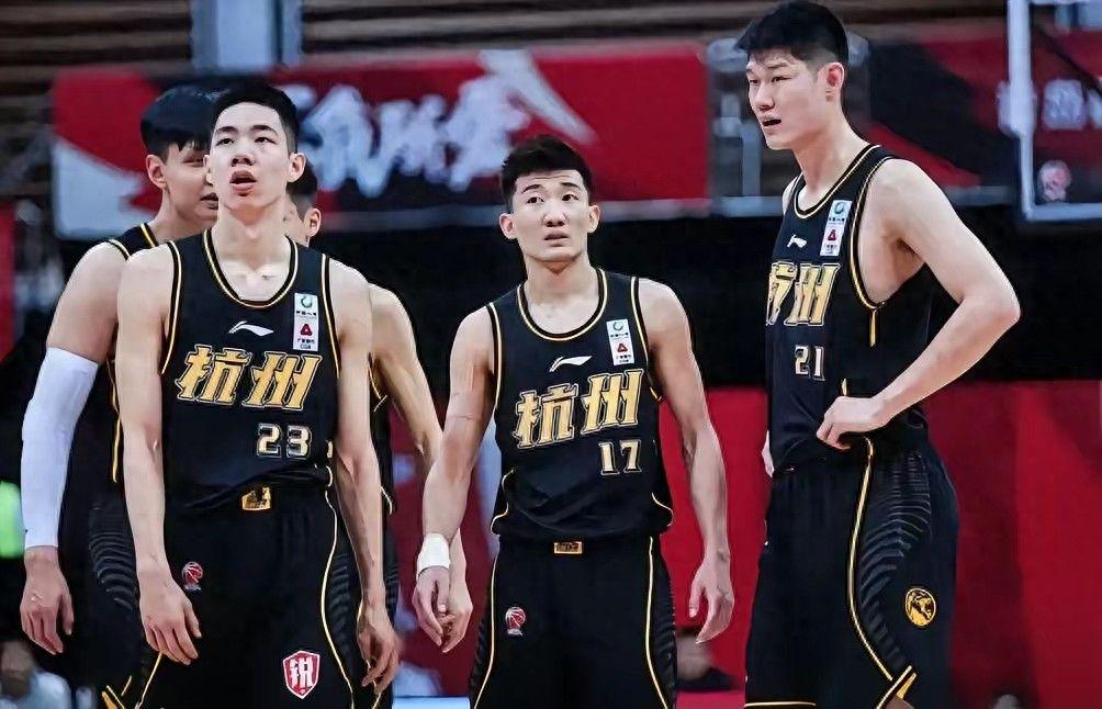 68岁临时工带进总决赛:金骑士换帅赌赢,西区黑马杀穿三强