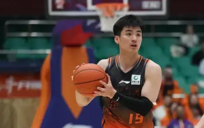 绿军布朗申请主播大学引球迷不满